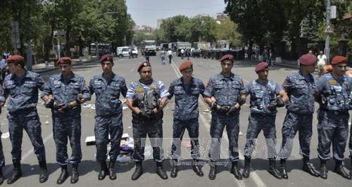 Служба национальной безопасности Армении предъявила ультиматум захватчикам здания полиции в Ереване  - ảnh 1